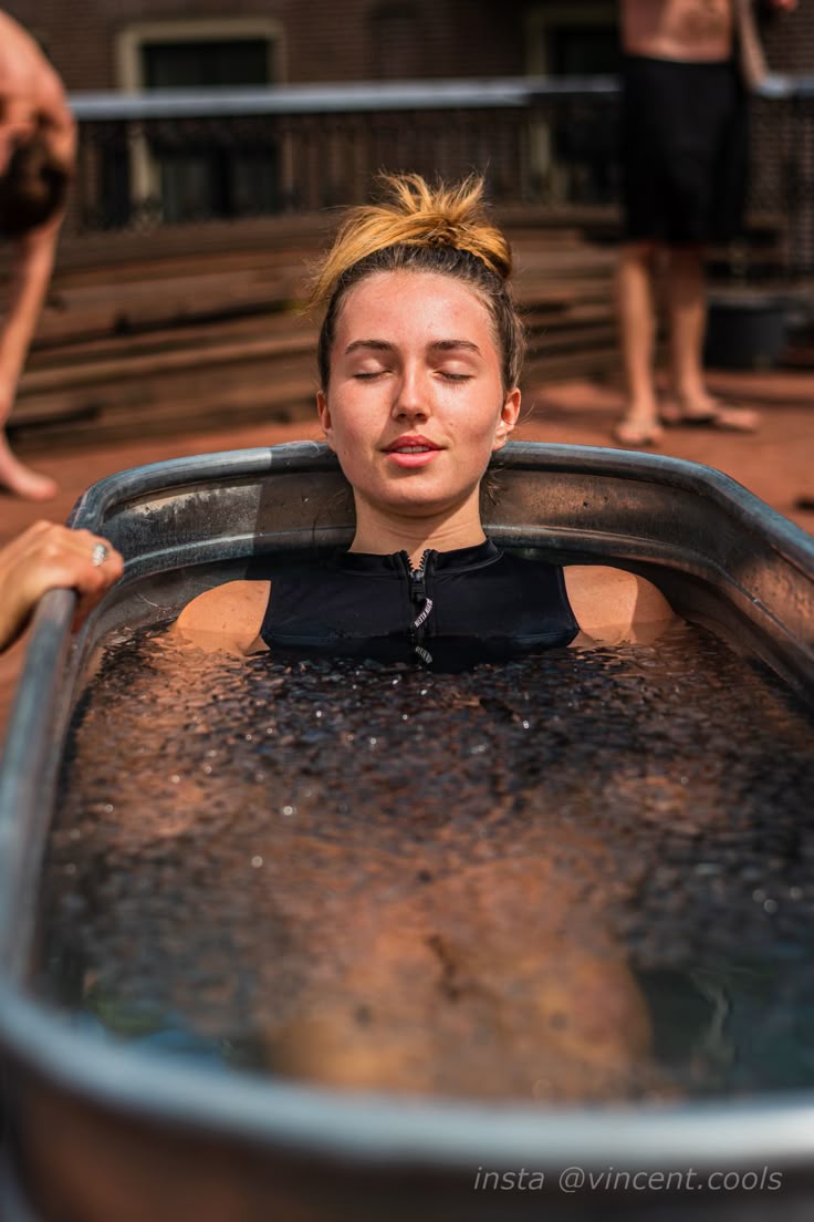 Ice Baths 101: What Is a Cold Plunge and Why Athletes Swear by It
